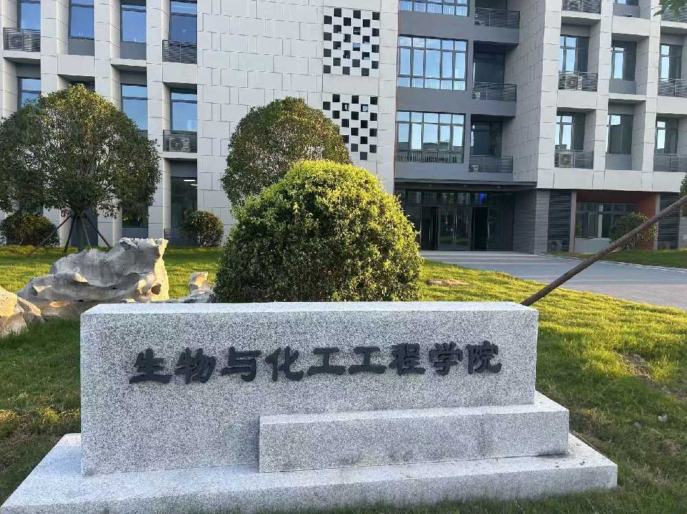 望江县扬州职业大学体育场高杆灯项目